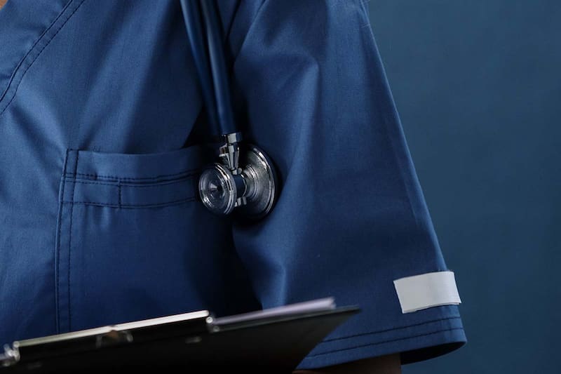 Hay cargos en distintas áreas.