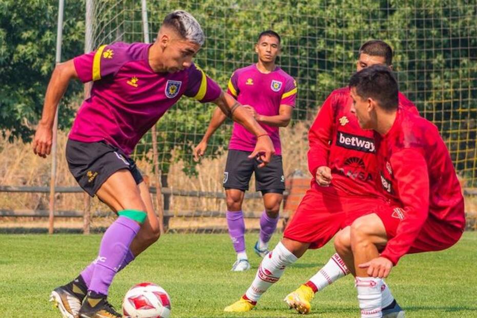 Deportes Concepción se prepara para la Segunda División que empezará a fines de febrero, mientras que Ñublense piensa en el encuentro ante Colo Colo del lunes a las 20:00 en el estadio Monumental.