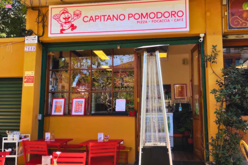 Una de las mejores alternativas si quieres comer pizzas, focaccias o tomar un rico café. Créditos: Google Maps.