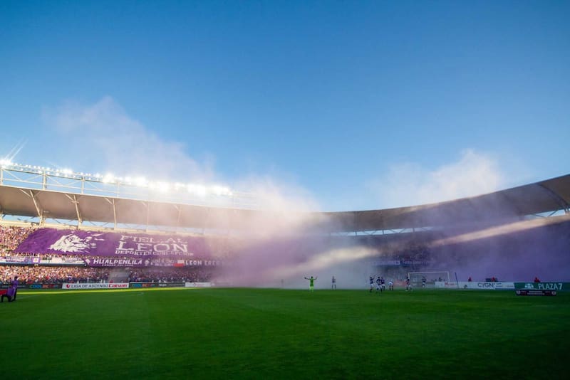 Quien que Collao sea solo lila para los partidos con los grandes. Foto: @elconce_cl en Twitter