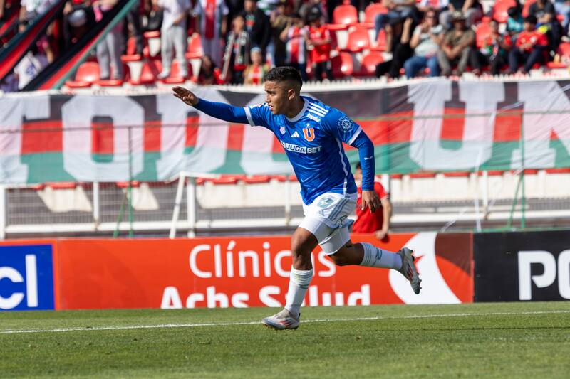 Nicolás Guerra vuelve a enamorar a los hinchas de la U. Foto: Felipe Escobedo.