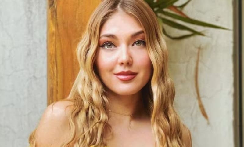 encendió las redes con veraniegas postales. Créditos: Instagram