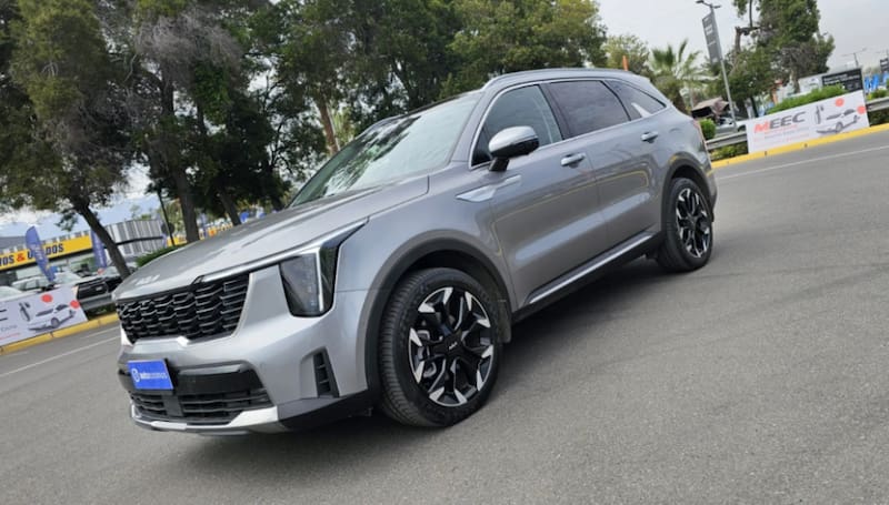 Kia Sorento recibió un facelift para mantenerse moderno en el segmento