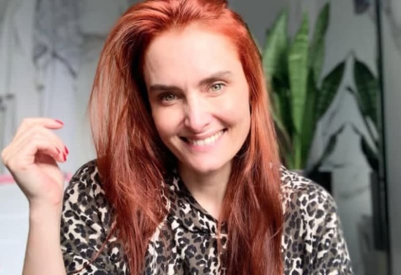 se enfermó de tendinitis por cargar mucho a su hija. Créditos: Instagram