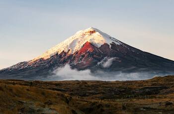 Uno de Chile destaca en la lista: Conoce cuáles son los volcanes más visitados en Sudamérica para turismo y trekking