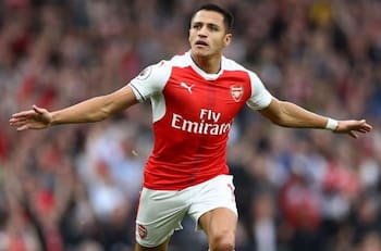 El chileno que fue escogido por la cuenta oficial de la Premier League para narrar video de Alexis Sánchez