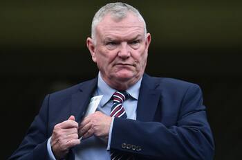 Caído en desgracia: Expresidente de Federación Inglesa también renunció a la FIFA