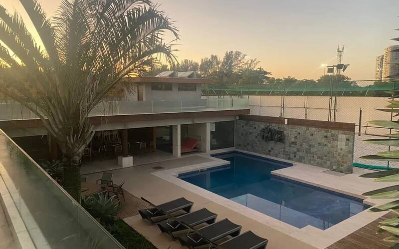 La mansión de Erick Pulgar fue allanada por la policía.