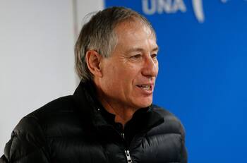 Ariel Holan cortó a exfigura de la UC en Ecuador: era el capitán del equipo