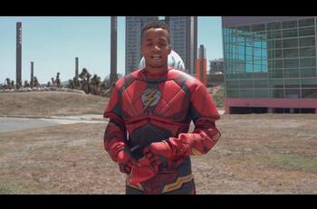 VIDEO | El disfraz fue motivo de debate: la particular presentación de Byron Castillo en su nuevo club