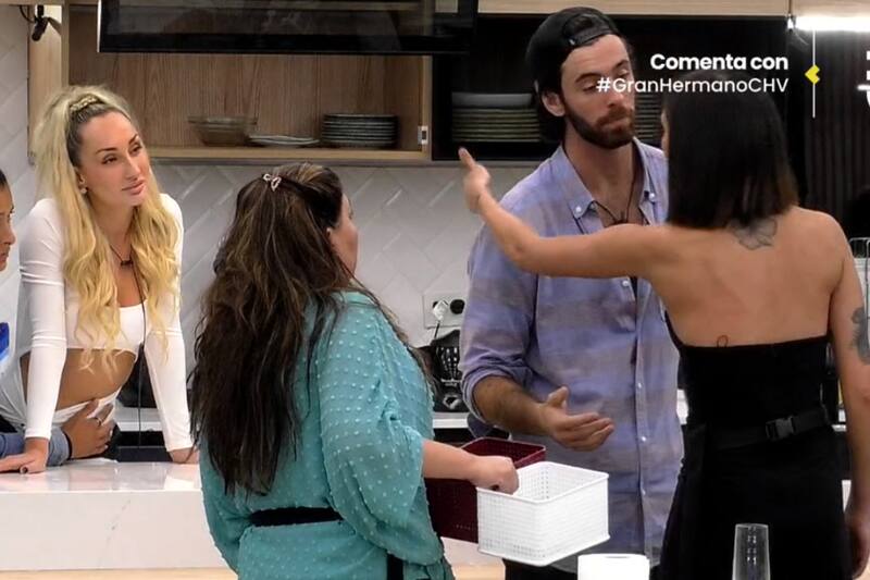 La pelea entre Francisca y Constanza con sus consecuencias.