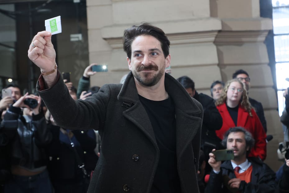 El candidato del Frente Amplio asistió a votar en la Región Metropolitana.