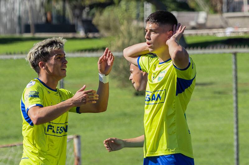 celebrando su gol en Atlético Colina. Foto: Felipe Escobedo.