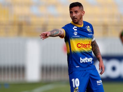 Juan Cuevas: “Si tuviera que pedir para mi equipo a dos ex compañeros de Everton, elegiría a Álvaro Madrid y Cristián Suárez”