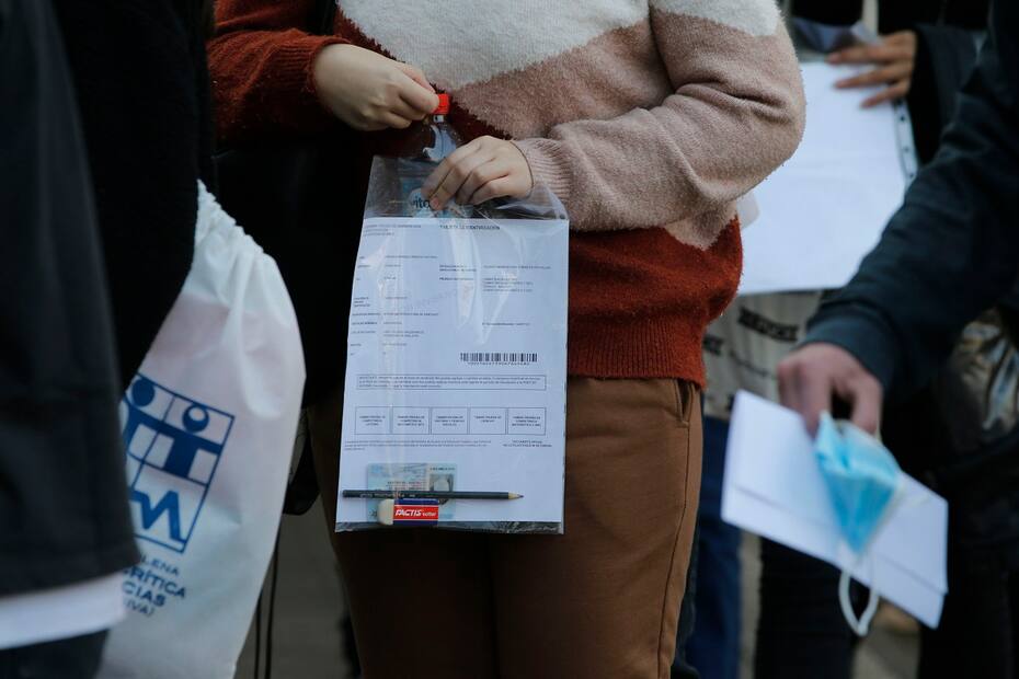 Estudiantes se preparan para rendir la PAES.