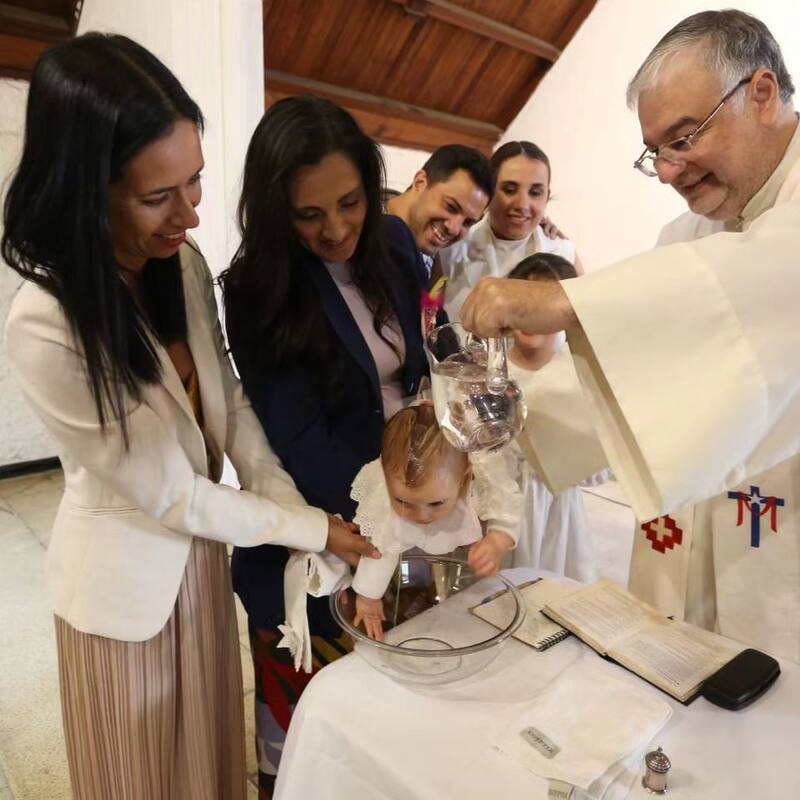 Bautizo hija de Simón Oliveros y Natalia Saavedra con las madrinas