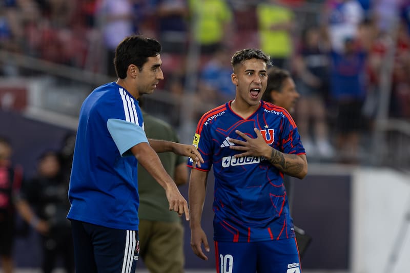 Meneghini sorprende con Lucas Assadi y es claro con Octavio Rivero antes del Superclásico. Foto: Felipe Escobedo / En Cancha