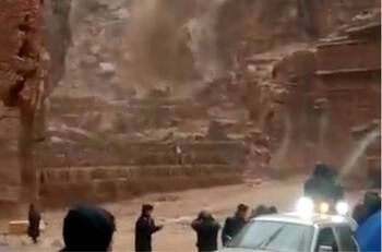 VIDEO | Impactante inundación en la turística Petra dejó más de 1.700 evacuados