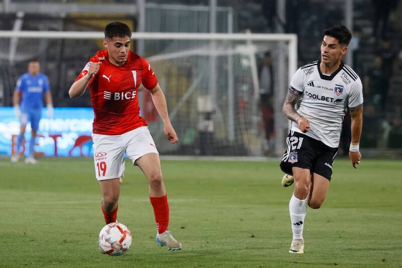 Erick Wiemberg con la camiseta de Colo Colo.