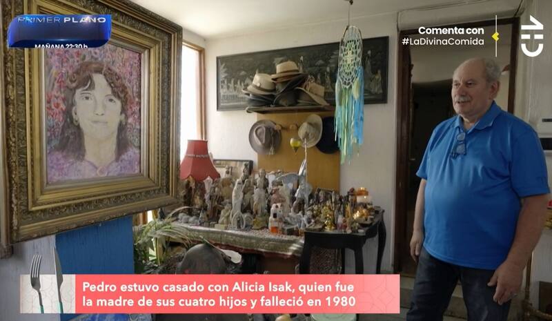 El tarotista mostró el retrato de la madre de sus hijos. Créditos: Captura CHV