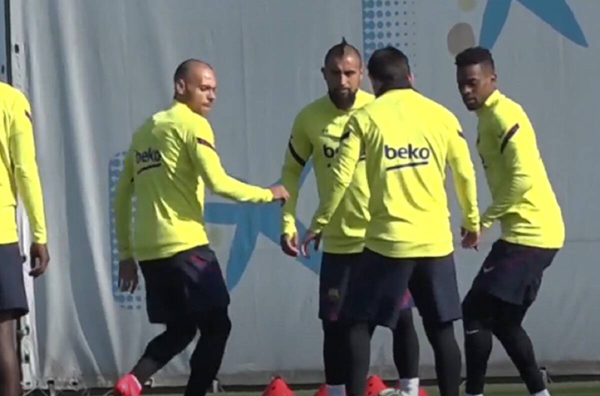 Así fue el recibimiento de Arturo Vidal y sus compañeros al nuevo fichaje de Barcelona