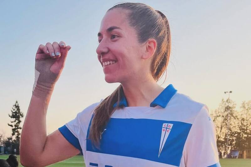 La defensora quedó en la historia de la UC, al jugar el primer partido profesional en el recién inaugurado Claro Arena. Foto: Instagram Fernanda Ramírez.