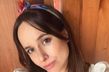 “Vinimos con Aurelio a buscar hojitas para hacer pócima”: Juanita Ringeling muestra cómo sana sus dolores en compañía de su pequeño bebé