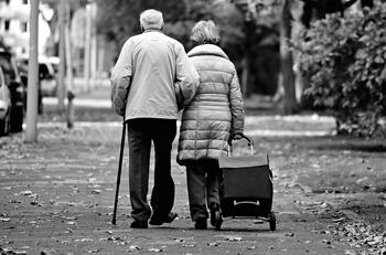 Bono Bodas de Oro: ¿Cuáles son los requisitos para ser solicitado por las personas viudas?