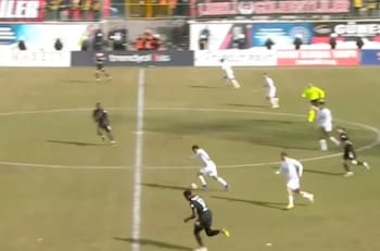 VIDEO | Carrerón desde mitad de cancha: Martín Rodríguez se sigue luciendo en Turquía anotando este gol