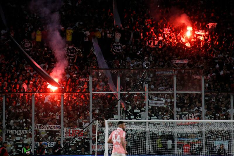 Los hinchas de Colo Colo no podrán asistir al Estadio Santa Laura para el duelo ante la UC. Foto: Agencia Aton.