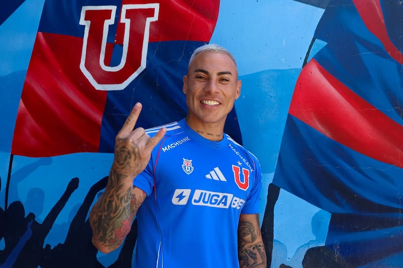 “Eduardo Vargas solo en la U puede volver a ser el goleador de siempre; Meneghini lo conoce y le sacará rendimiento”. Foto: Prensa UCH