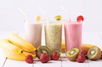 Este batido de frutas puede mejorar tu colesterol y azúcar en sangre