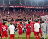 VIDEO | ¡Impresionante! Hinchas de club chino alientan al equipo al ritmo de Quilapayún