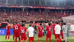 VIDEO | ¡Impresionante! Hinchas de club chino alientan al equipo al ritmo de Quilapayún