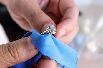 Cómo limpiar la plata de forma casera: este es el truco definitivo