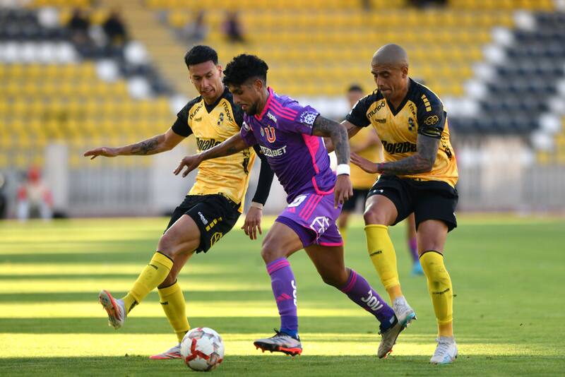 El jugador de la U que colmó la paciencia de Gustavo Álvarez: puede no volver a jugar este 2024. Foto: Aton.