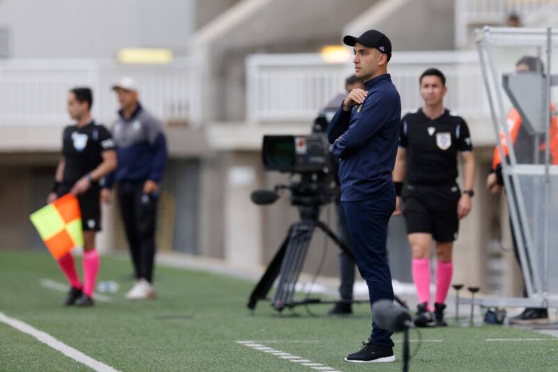 Francisco Bozán ya no es más el DT de Curicó. Foto: Agencia Aton.