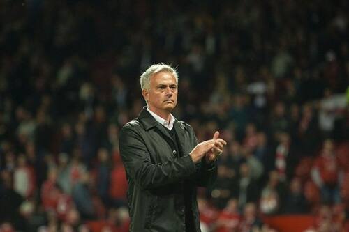 José Mourinho podría dejar Fenerbahce para volver a la Premier League