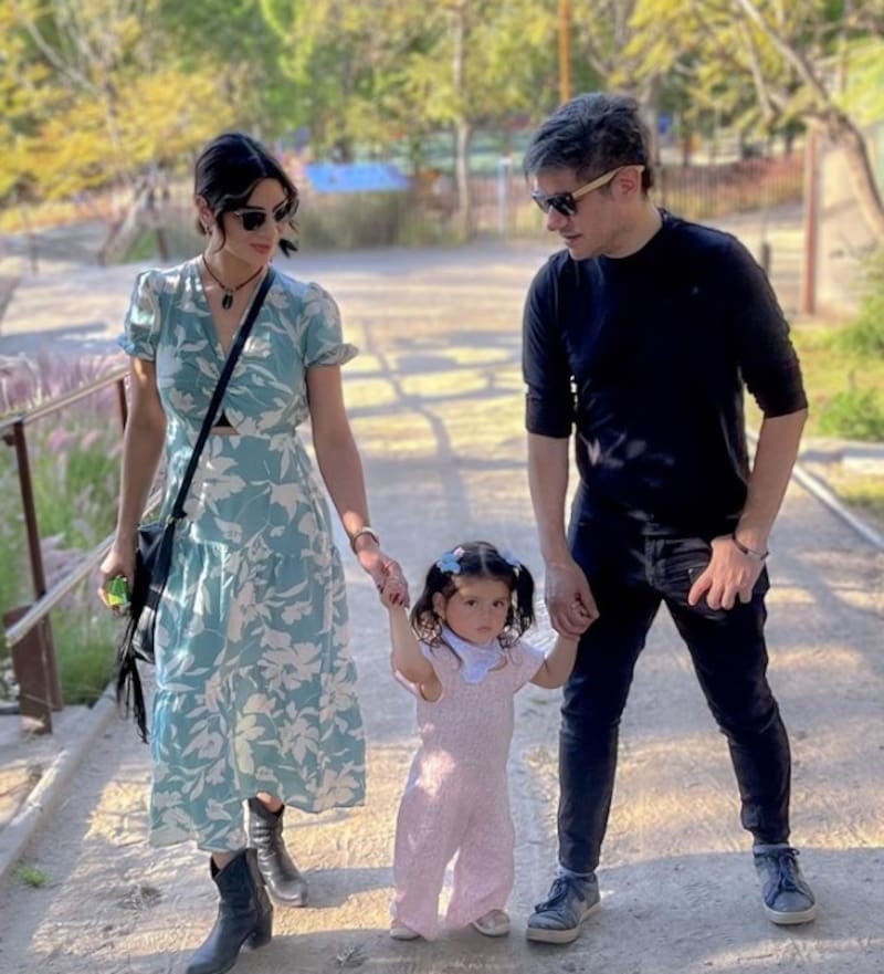 Kathy Contreras junto a su pareja e hija. Créditos: Instagram