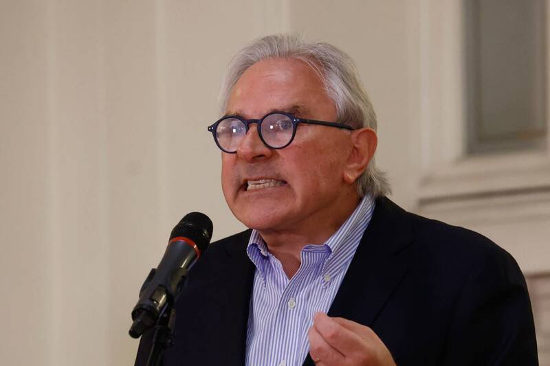 El senador arremetió contra JAK.