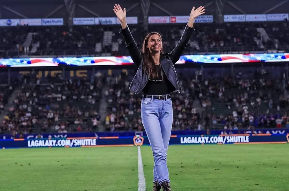 Alex Morgan presentó a su hija recién nacida en redes sociales