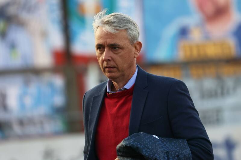 medita sobre cómo solucionar el puzzle que le proponen las ausencias en la UC. (Foto: Aton)