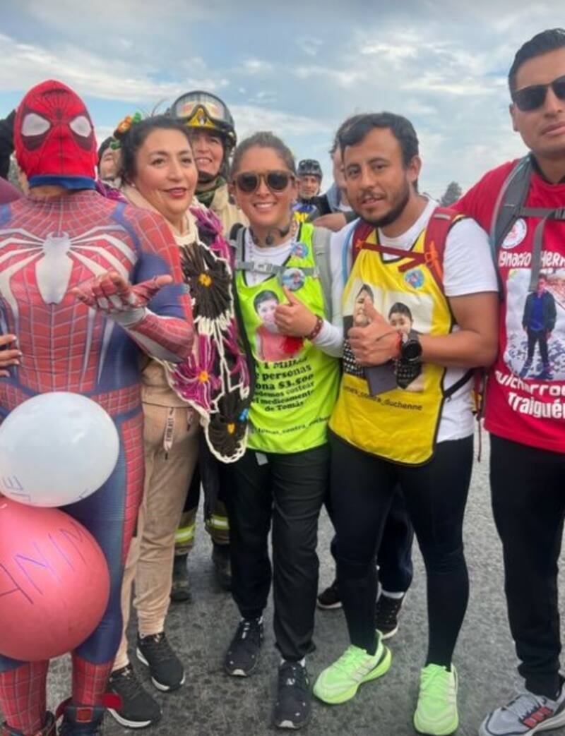 Pincoya en medio de la marcha hacia Santiago. Créditos: Instagram