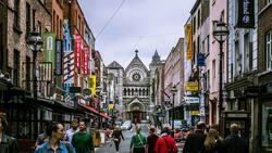 Así puedes vacacionar y trabajar por un año en Irlanda, la tierra europea de la suerte: Hay sueldos desde $1.600.000