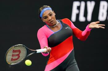 Serena Williams se instaló en semifinales del Australian Open donde enfrentará a Naomi Osaka