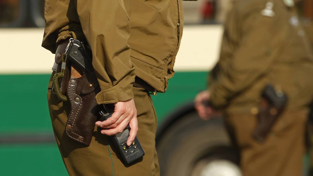 Disparaba al aire y portaba armamento de guerra: sujeto fue detenido por Carabineros en Pudahuel