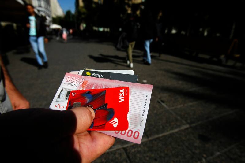 Revisa si tienes dinero por retirar en algún banco o cooperativa.