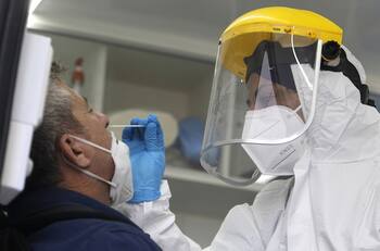 Informe Minsal: Tercer día consecutivo con más de 6 mil contagios por COVID-19 en Chile