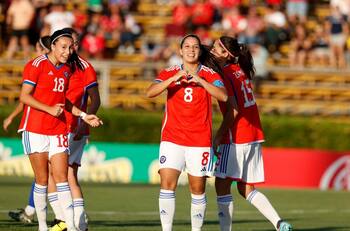 La Roja Femenina venció a Filipinas y llegará con la frente en alto al repechaje mundialista