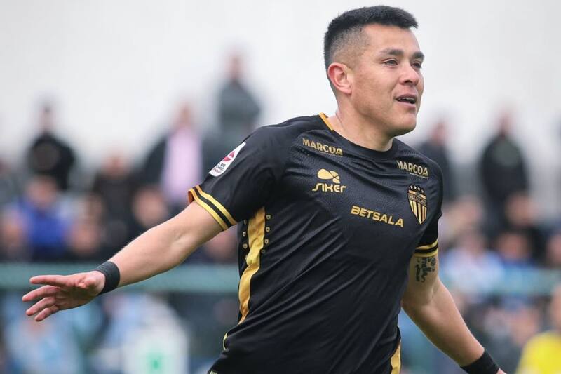 Un delantero protagonista del fútbol chileno en las últimas décadas. Hoy, a los 36 años de edad, sigue plenamente vigente. Foto: Instagram Carlos Muñoz.